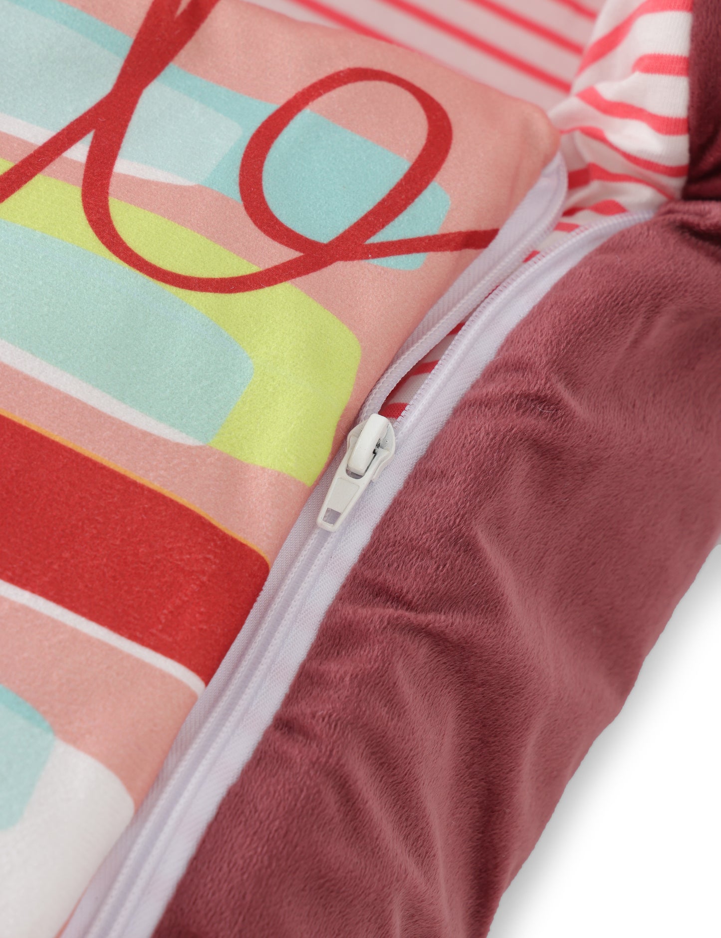 Super Soft Nest Giraffe Maroon